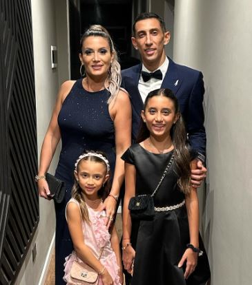 Diana Hernandez son Angel Di Maria with his wife and daughters
